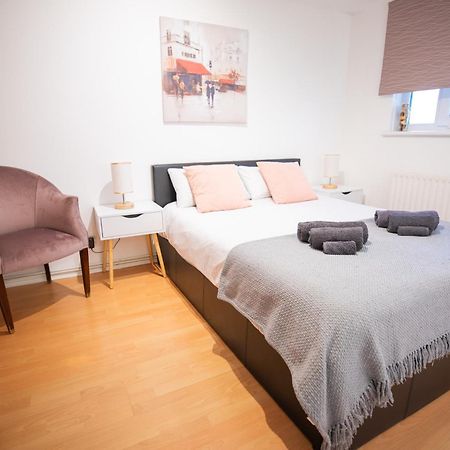 Bright And Spacious One Bedroom Apparment, Free Parking London Exteriör bild